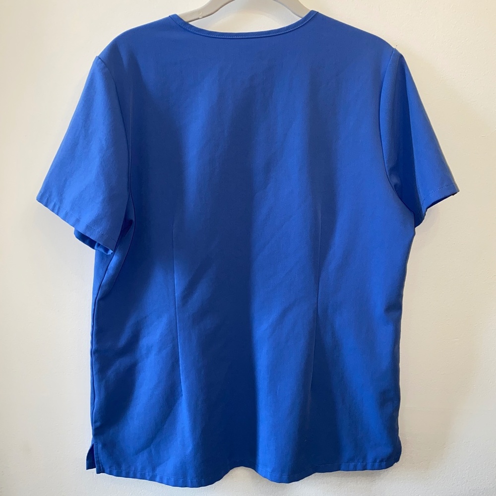 Figs Two Pocket Scrub Top Med - Picture 5 of 7